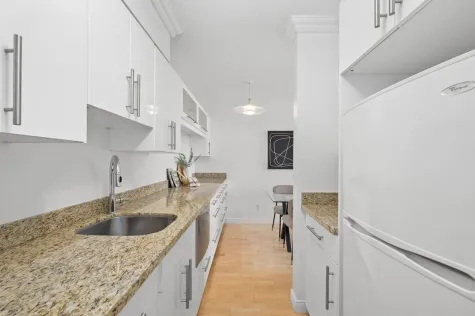 506 2370 W 2ND AVENUE image #3