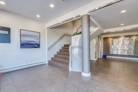 212 8120 COLONIAL DRIVE image #1