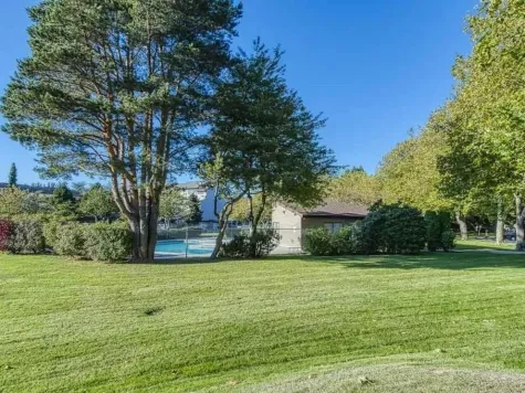 212 8120 COLONIAL DRIVE image #3