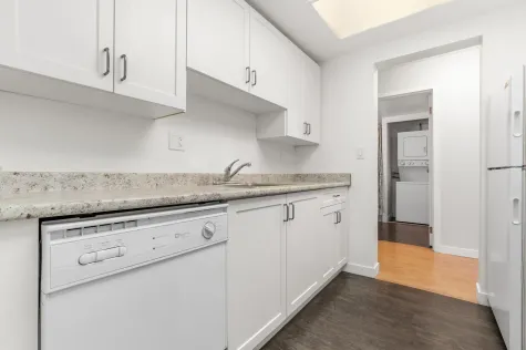 203 1355 HARWOOD STREET image #1