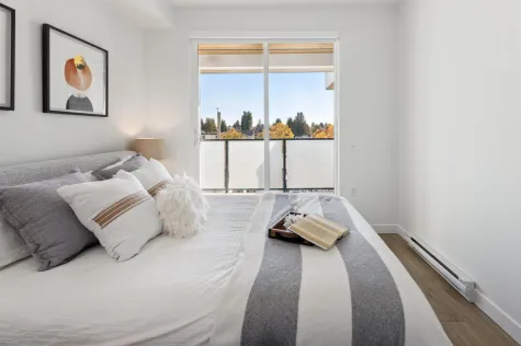 404 4933 CLARENDON STREET image #2