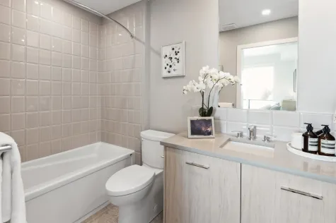 404 4933 CLARENDON STREET image #3