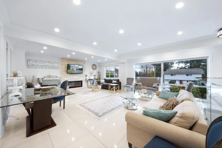478 W QUEENS ROAD image #1
