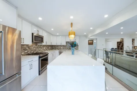 478 W QUEENS ROAD image #2