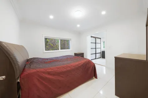 478 W QUEENS ROAD image #3