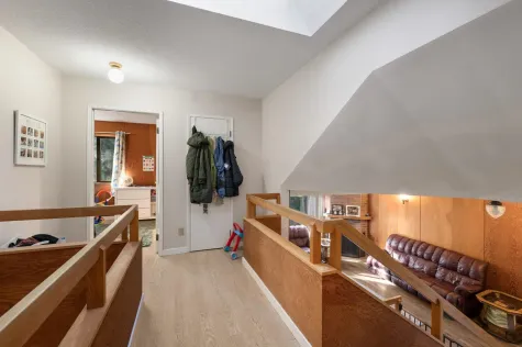 1090 HANDSWORTH ROAD image #1
