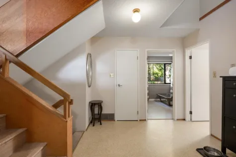 1090 HANDSWORTH ROAD image #3