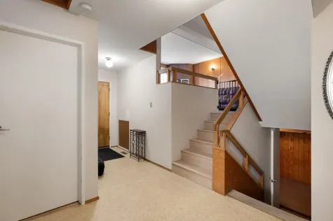1090 HANDSWORTH ROAD image #4