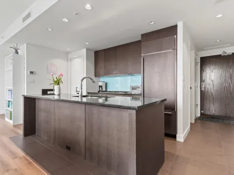 1201 1455 HOWE STREET image #1