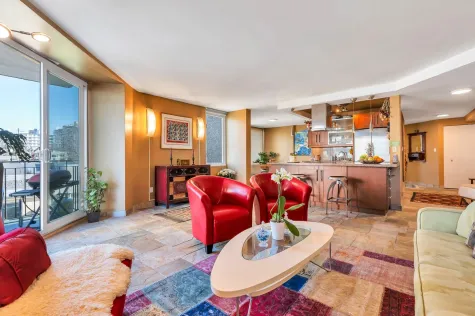 703 1575 BEACH AVENUE image #2