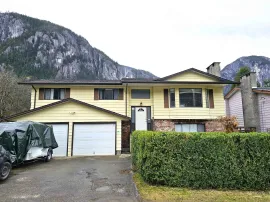 38336 WESTWAY AVENUE, Squamish, Squamish, BC