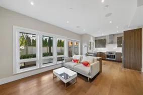 2 330 W 14TH STREET, North Vancouver, North Vancouver, BC