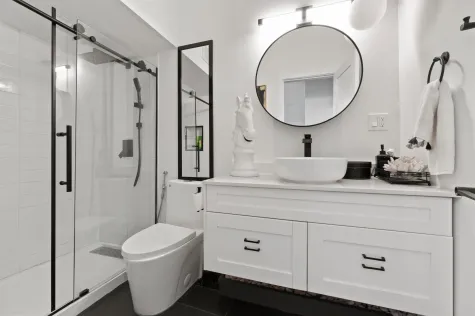 615 E KINGS ROAD image #1