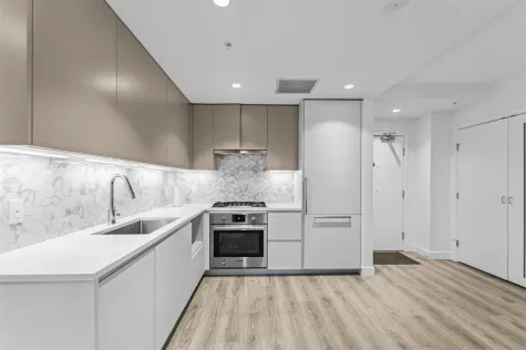 102 8181 CHESTER STREET image #2