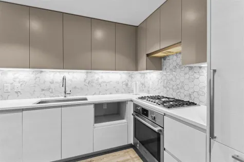 102 8181 CHESTER STREET image #3