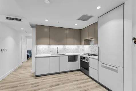 102 8181 CHESTER STREET image #4