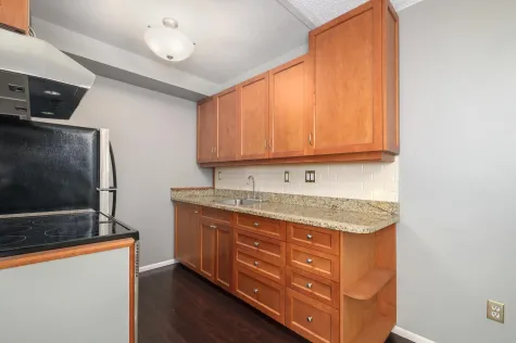 106 1450 LABURNUM STREET image #1