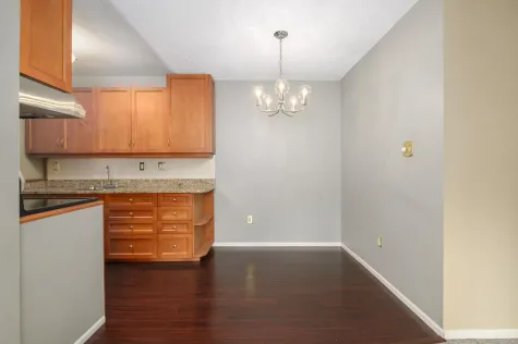 106 1450 LABURNUM STREET image #3