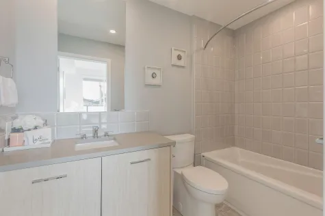 203 4933 CLARENDON STREET image #2
