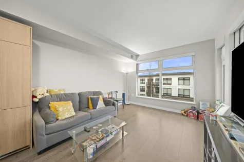 420 9388 ODLIN ROAD image #1
