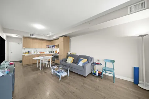 420 9388 ODLIN ROAD image #2